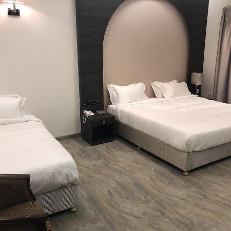 Hotel Sharanam Shegaon エクステリア 写真