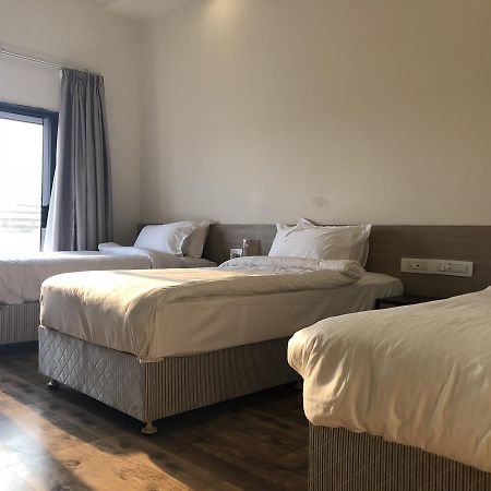Hotel Sharanam Shegaon エクステリア 写真