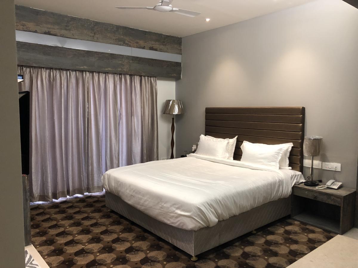 Hotel Sharanam Shegaon エクステリア 写真