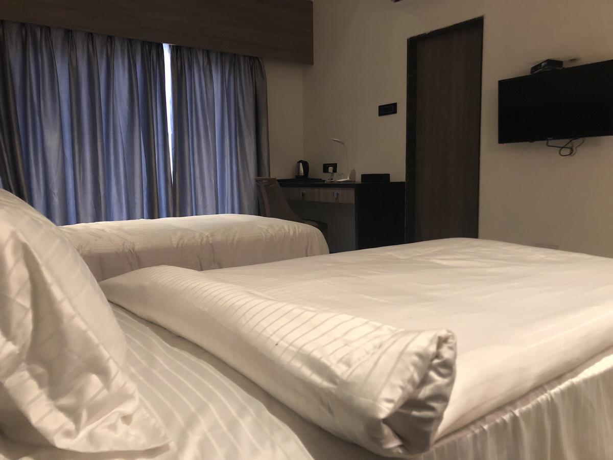 Hotel Sharanam Shegaon エクステリア 写真