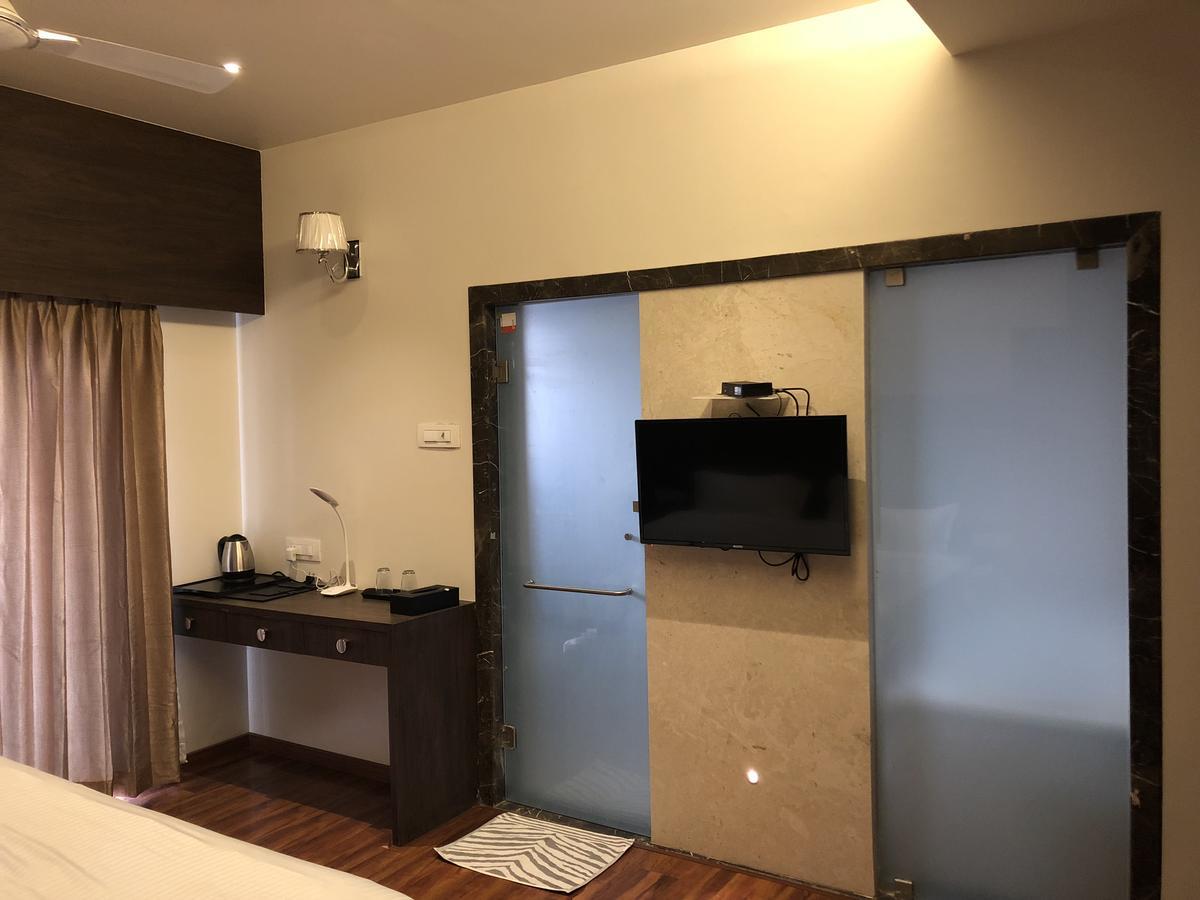 Hotel Sharanam Shegaon エクステリア 写真